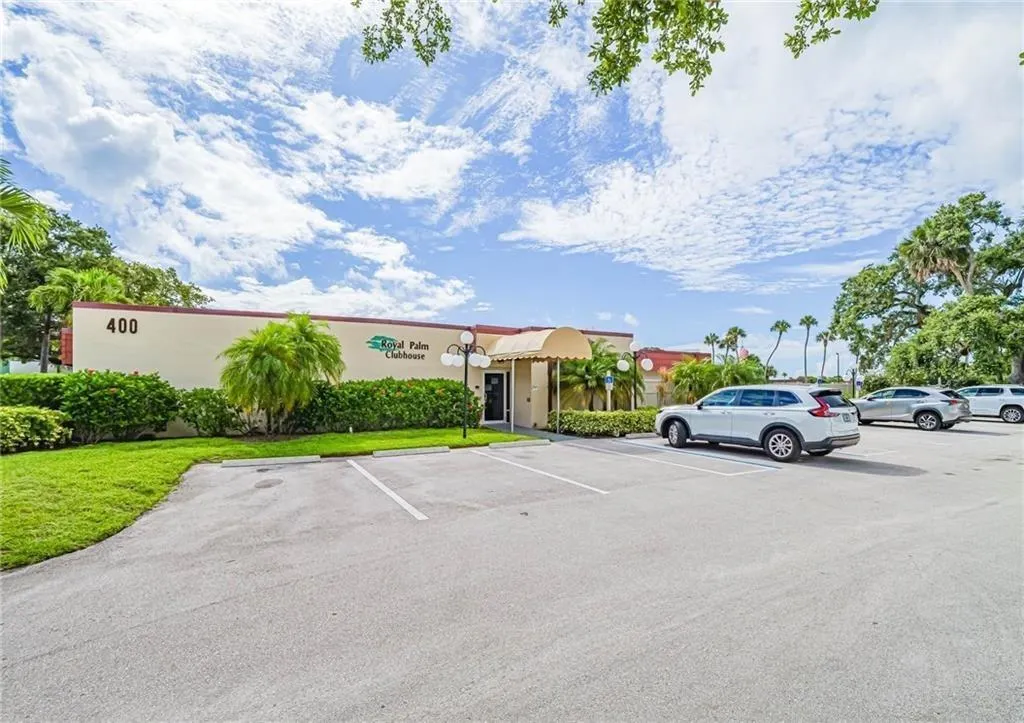 66 Woodland Drive, #203