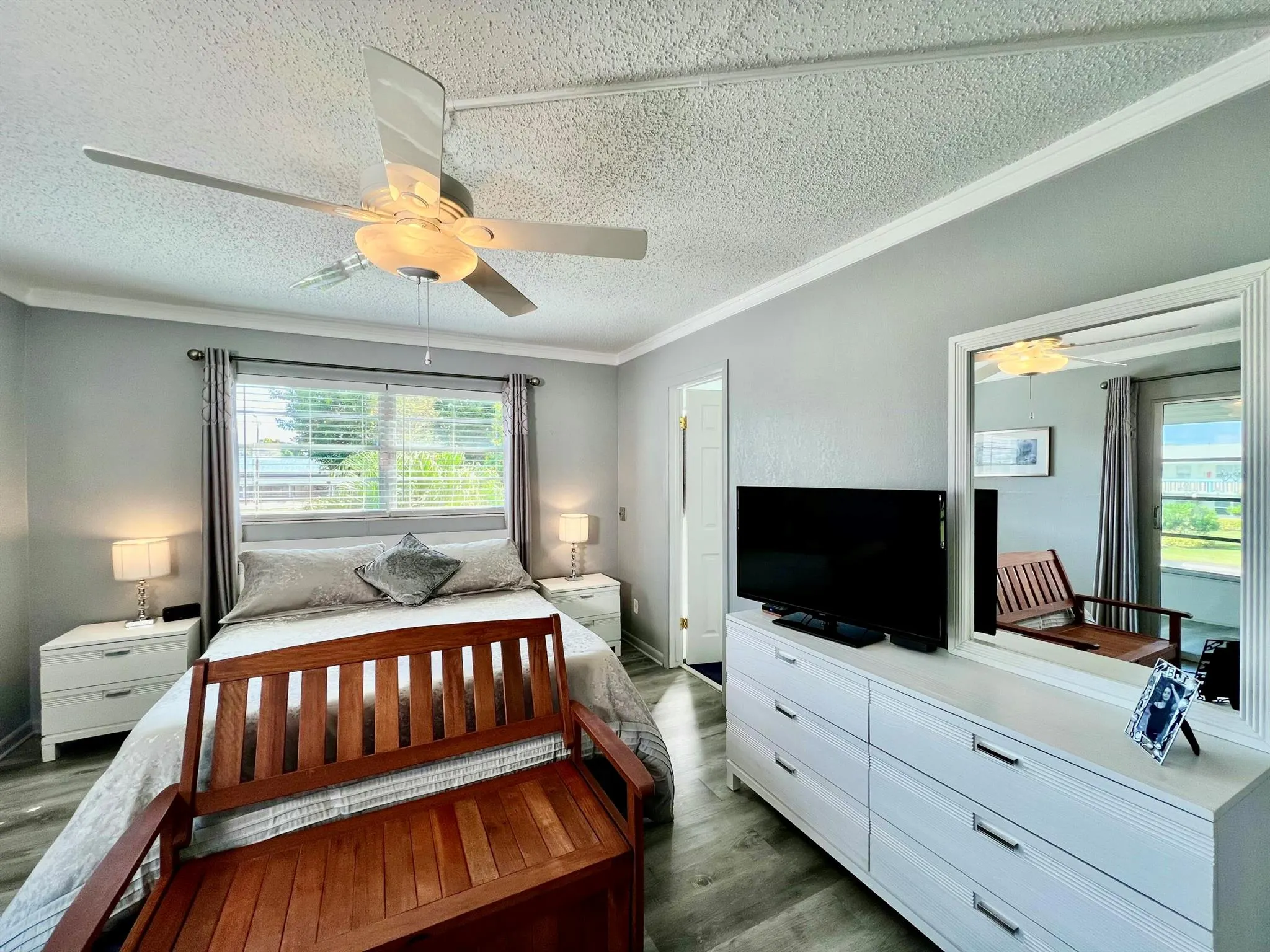 225 Westbury L, #225