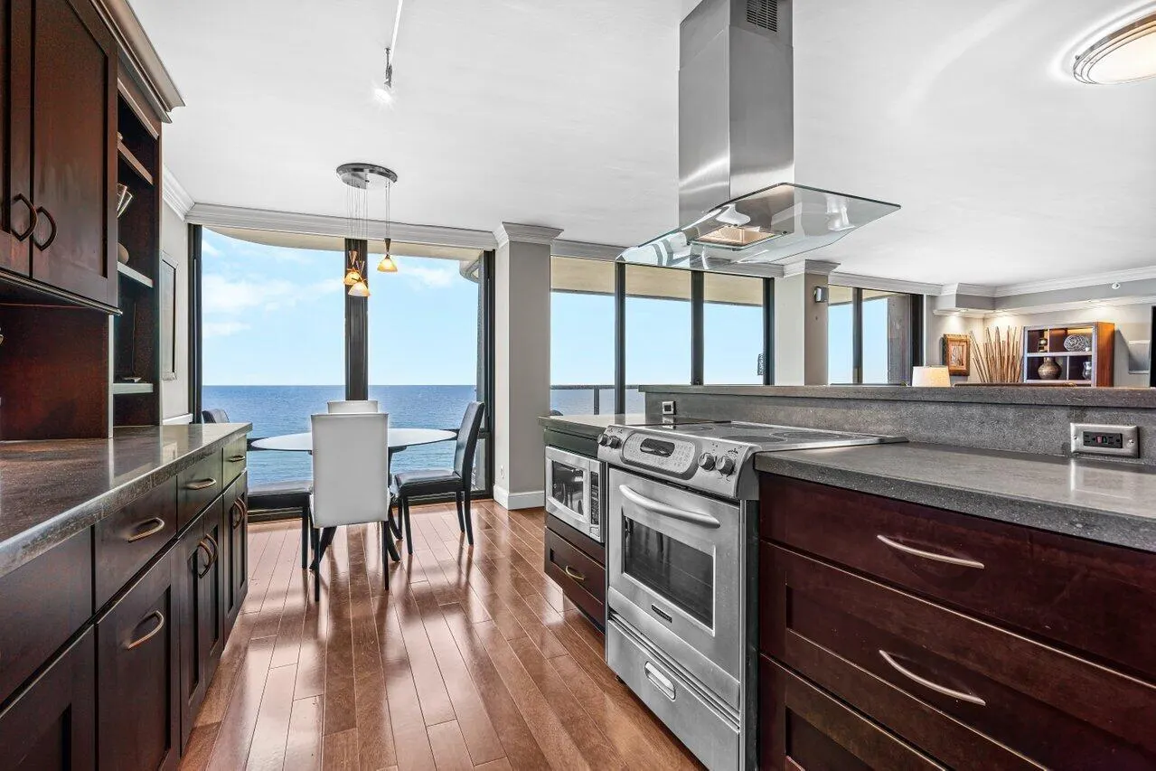 250 S Ocean Boulevard, #11c