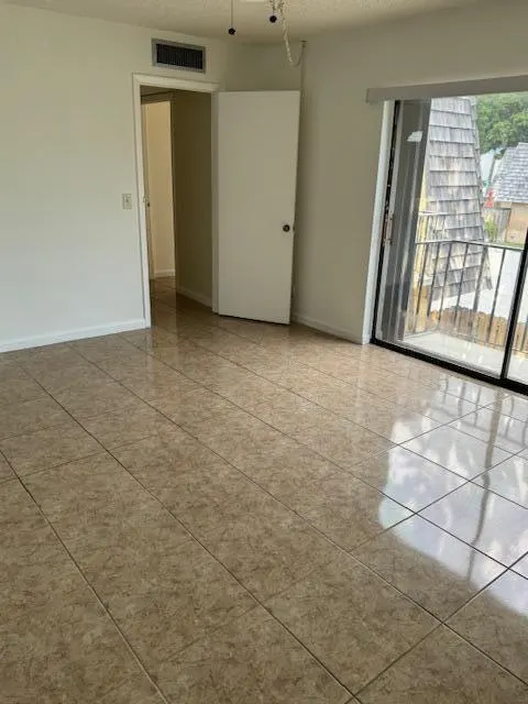 15 Lake Arbor Drive