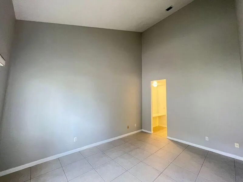 10225 NW 33rd Street