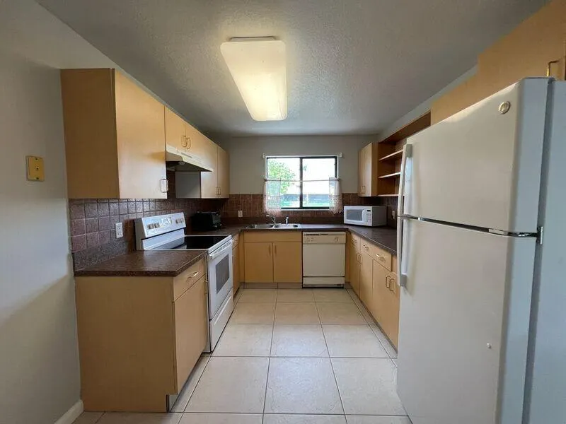10225 NW 33rd Street