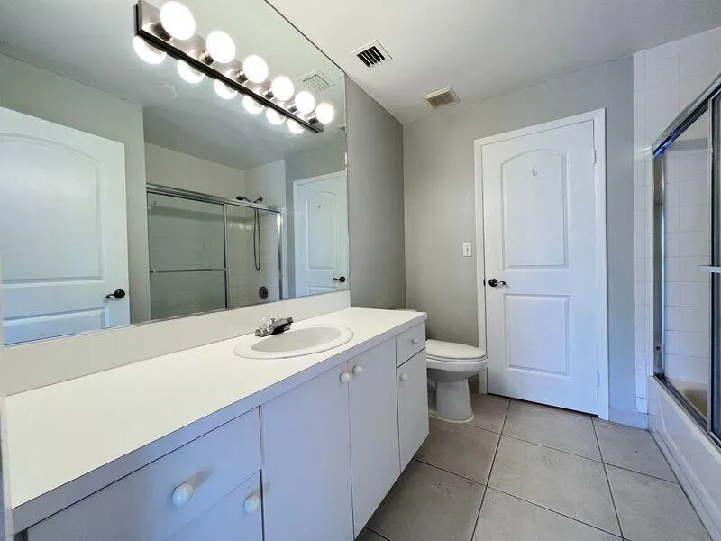 10225 NW 33rd Street
