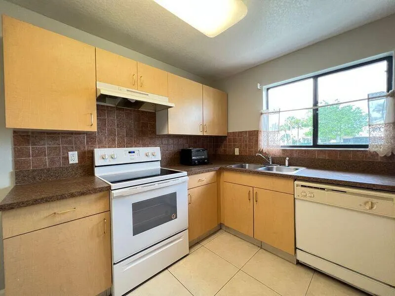 10225 NW 33rd Street