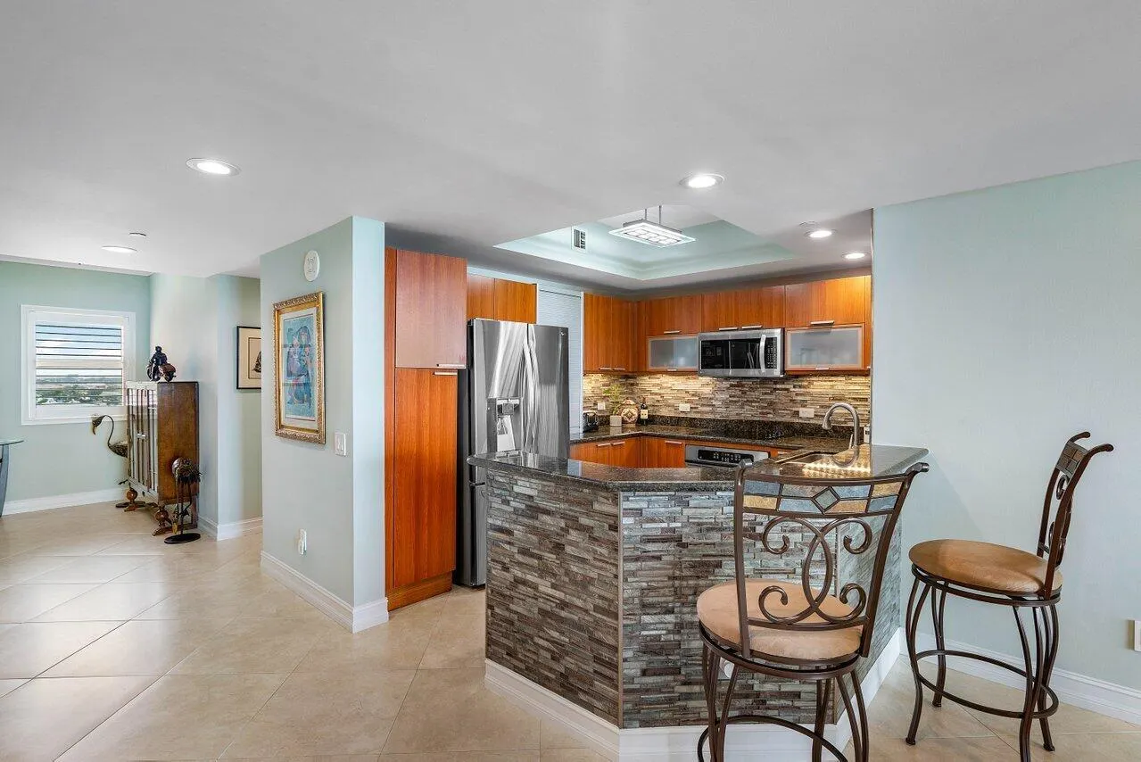 2650 Lake Shore Drive, #1401