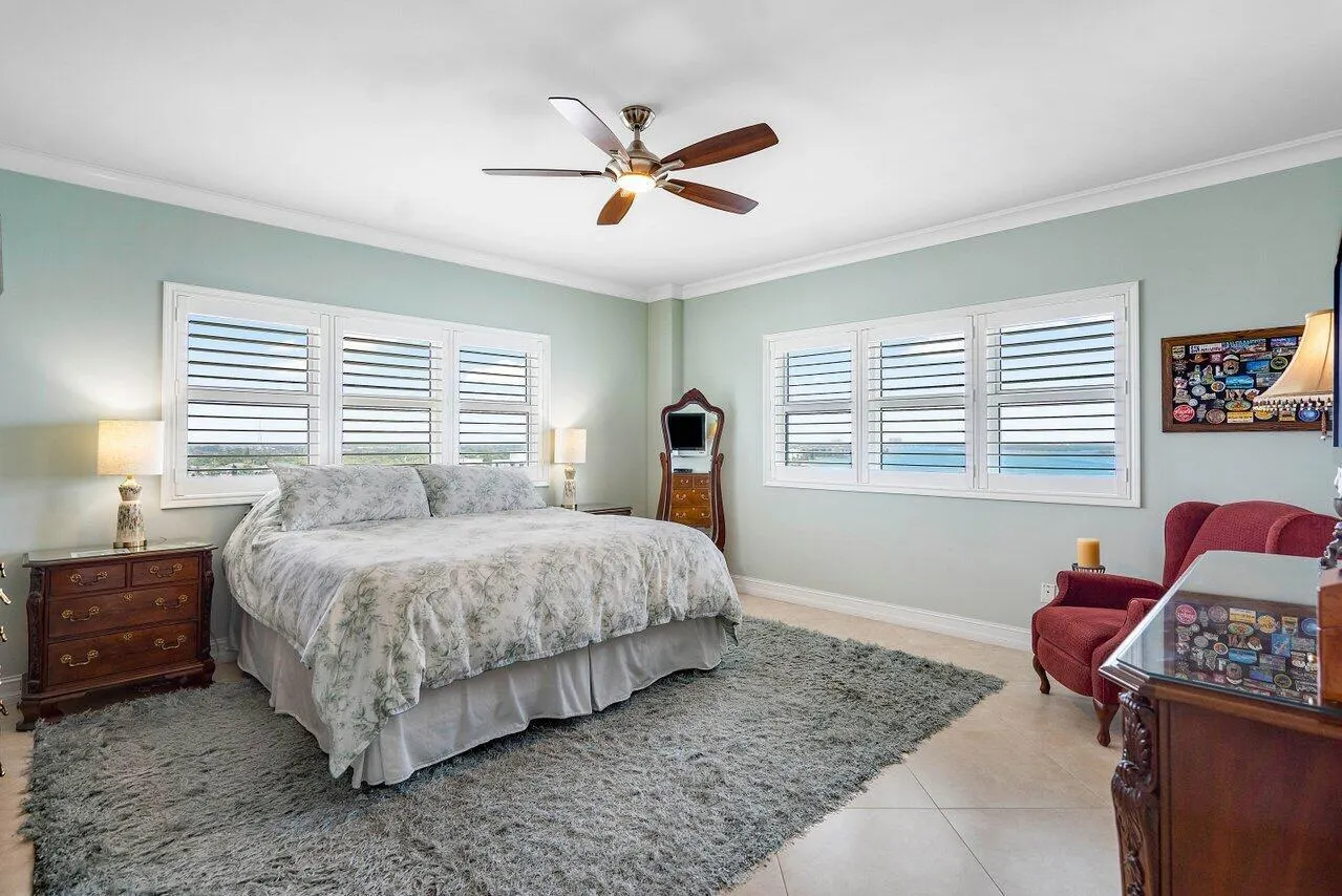 2650 Lake Shore Drive, #1401