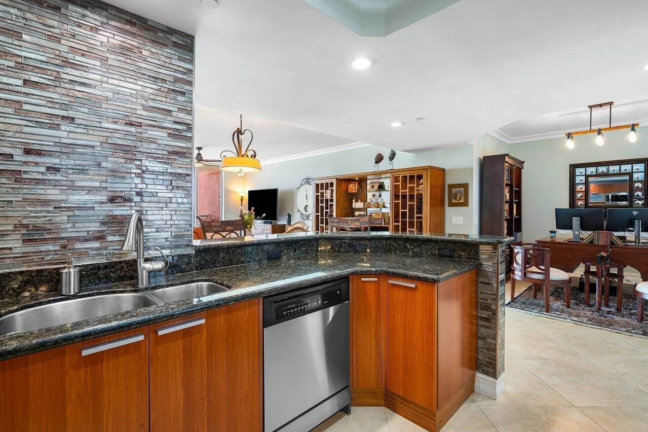 2650 Lake Shore Drive, #1401