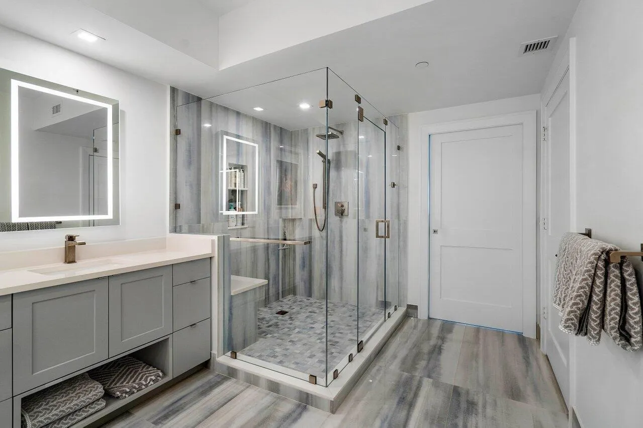 2650 Lake Shore Drive, #1401