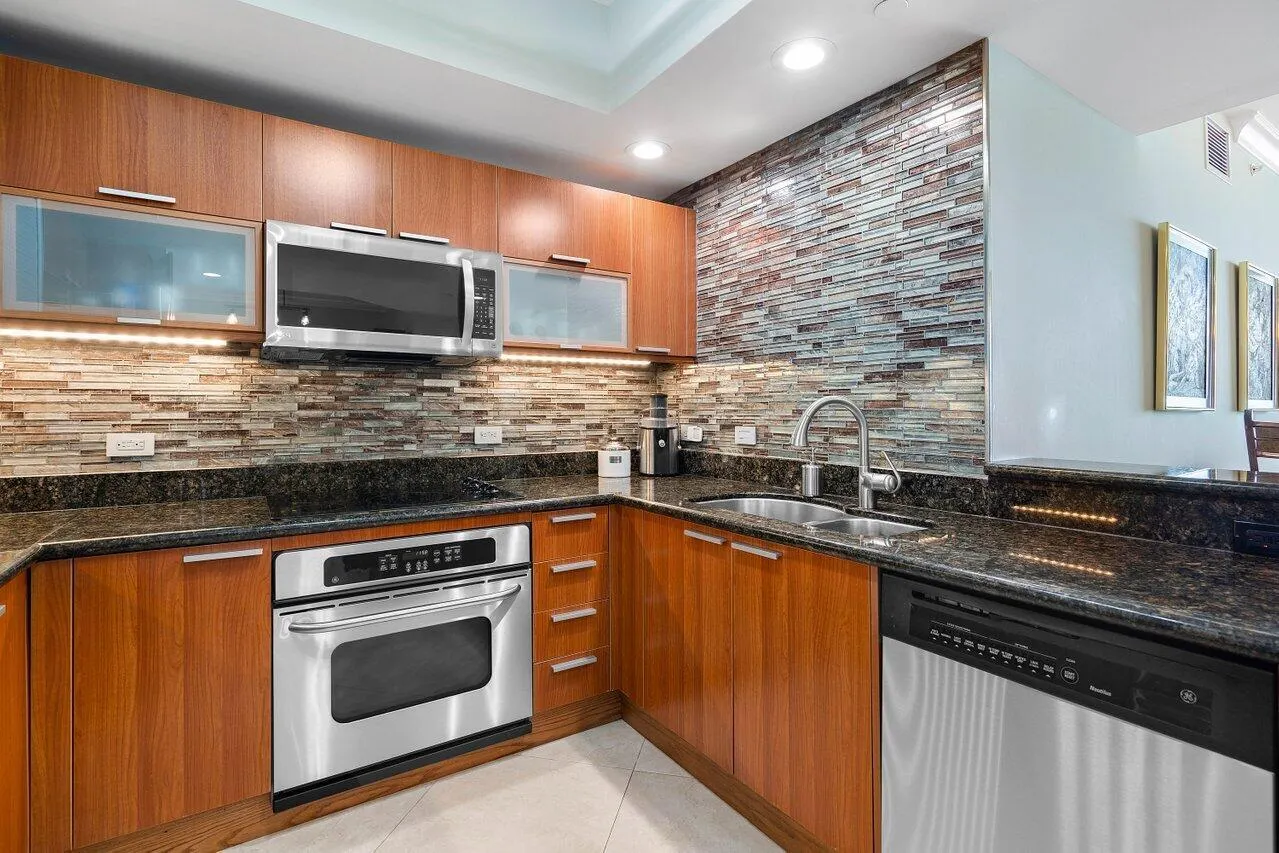 2650 Lake Shore Drive, #1401