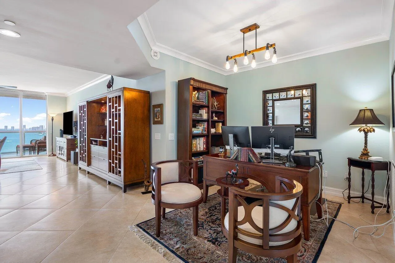 2650 Lake Shore Drive, #1401