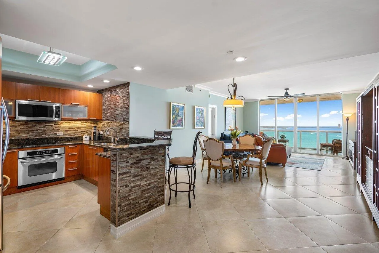 2650 Lake Shore Drive, #1401
