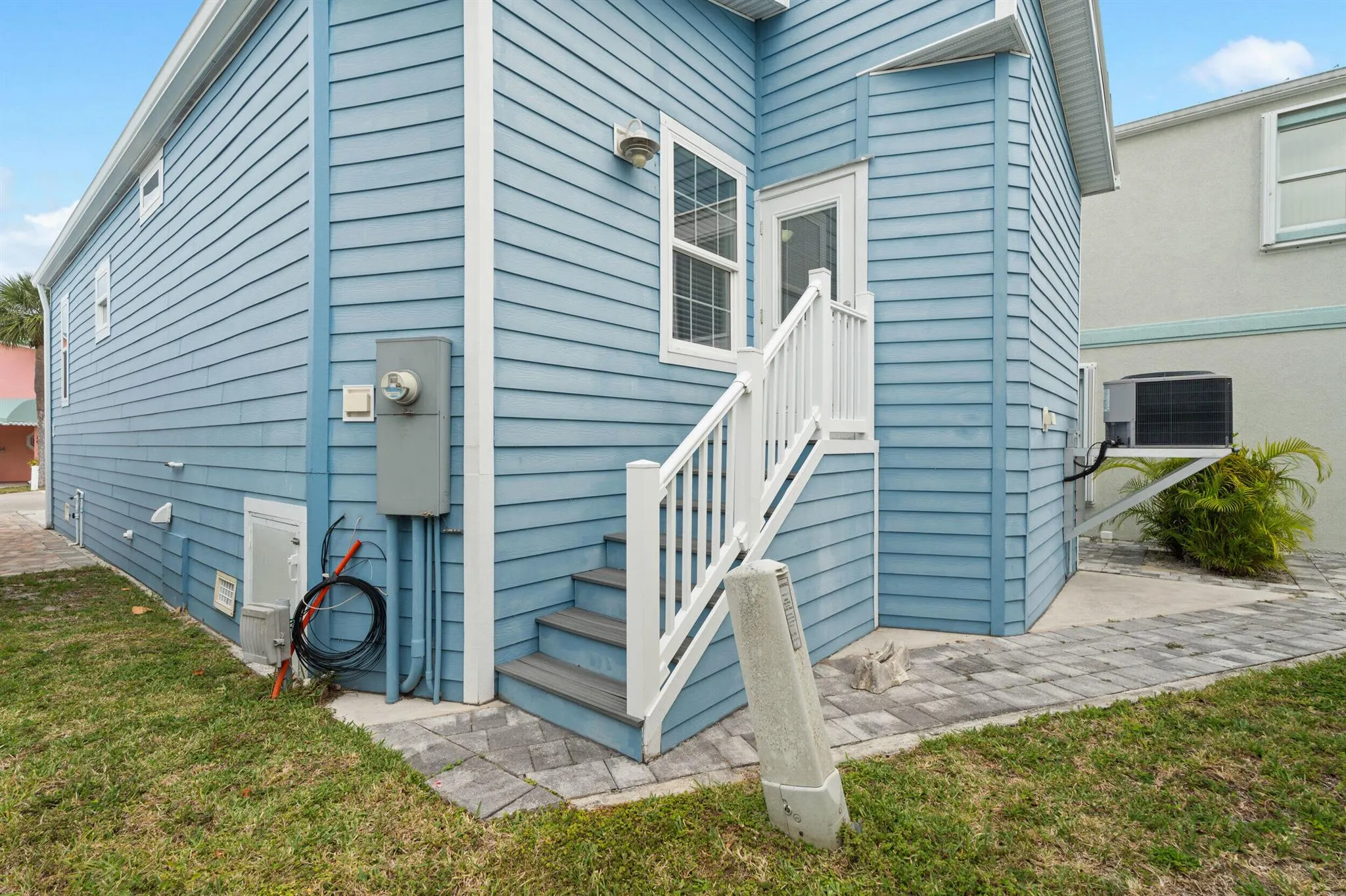 445 Nettles Boulevard