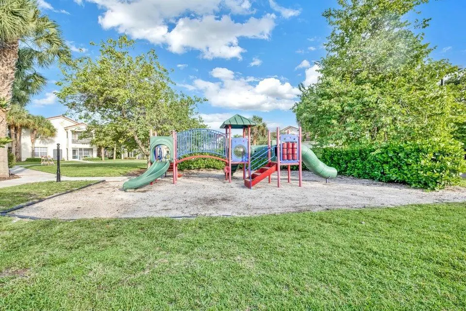 360 SE Rogers Court