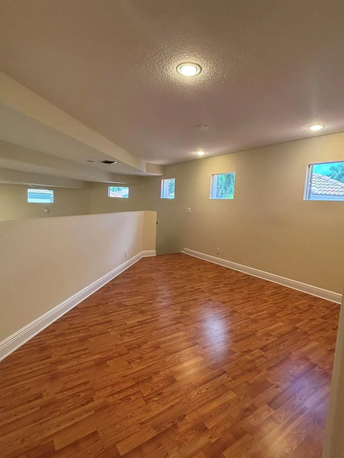 10100 Larkspur Lane