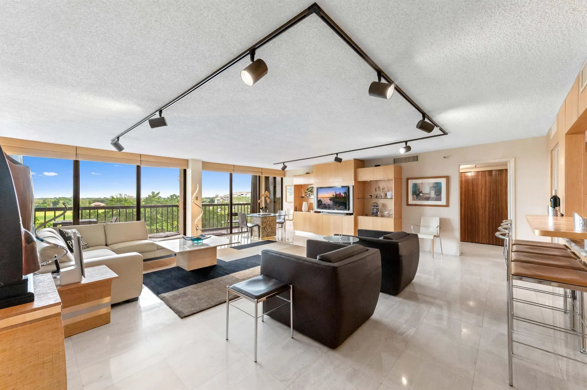 2480 Presidential Way, #603