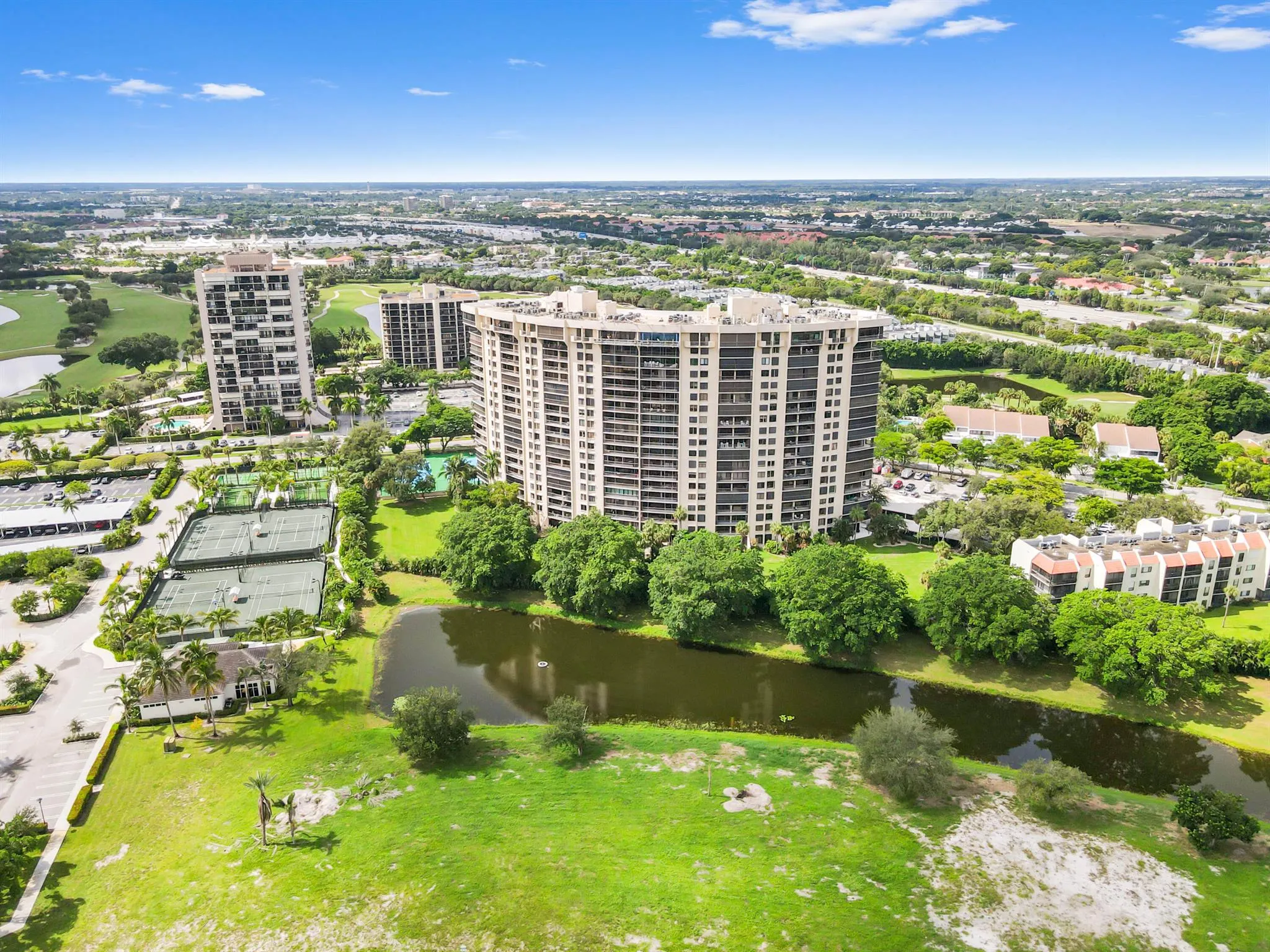 2480 Presidential Way, #603