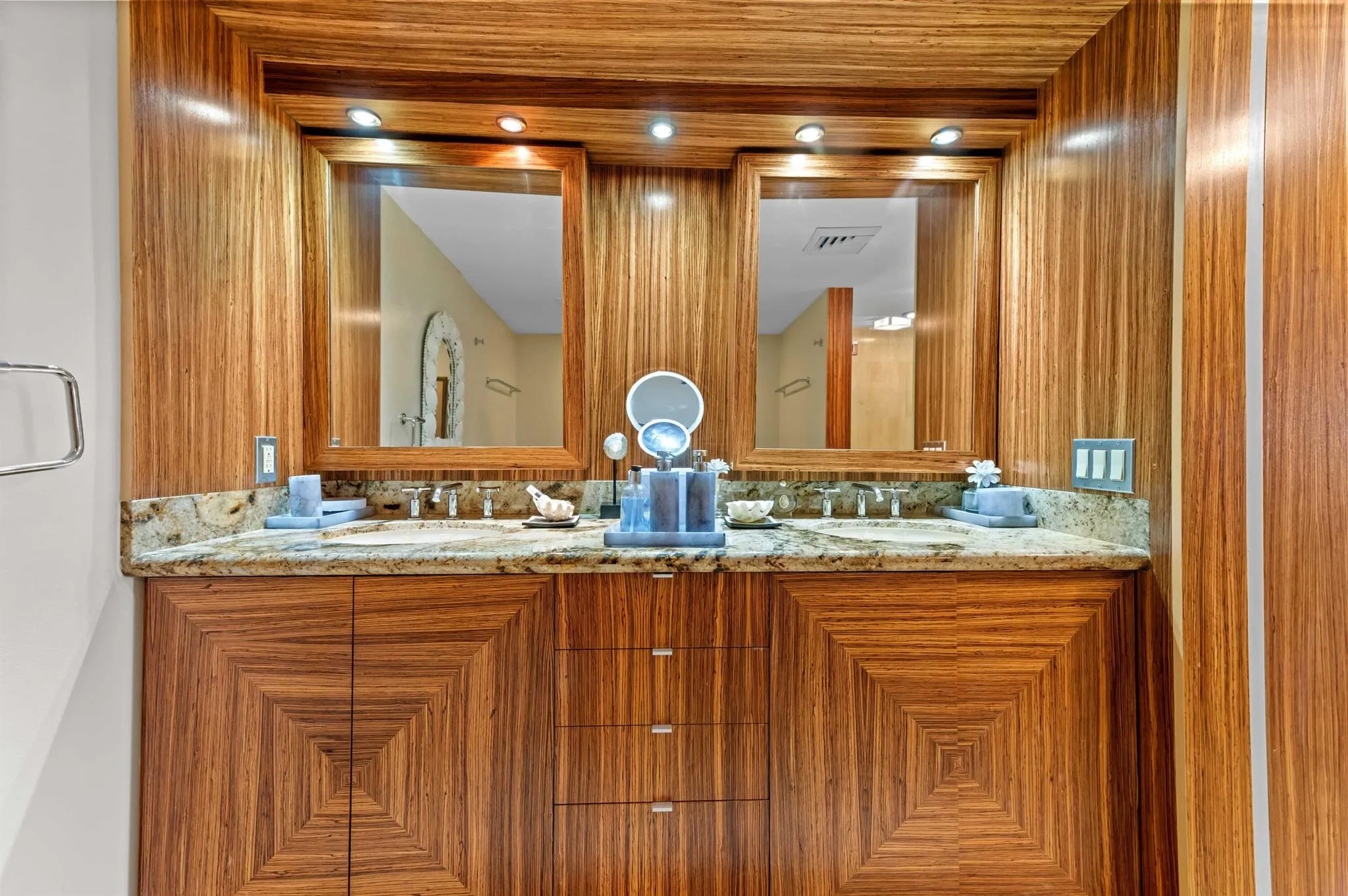 2480 Presidential Way, #603
