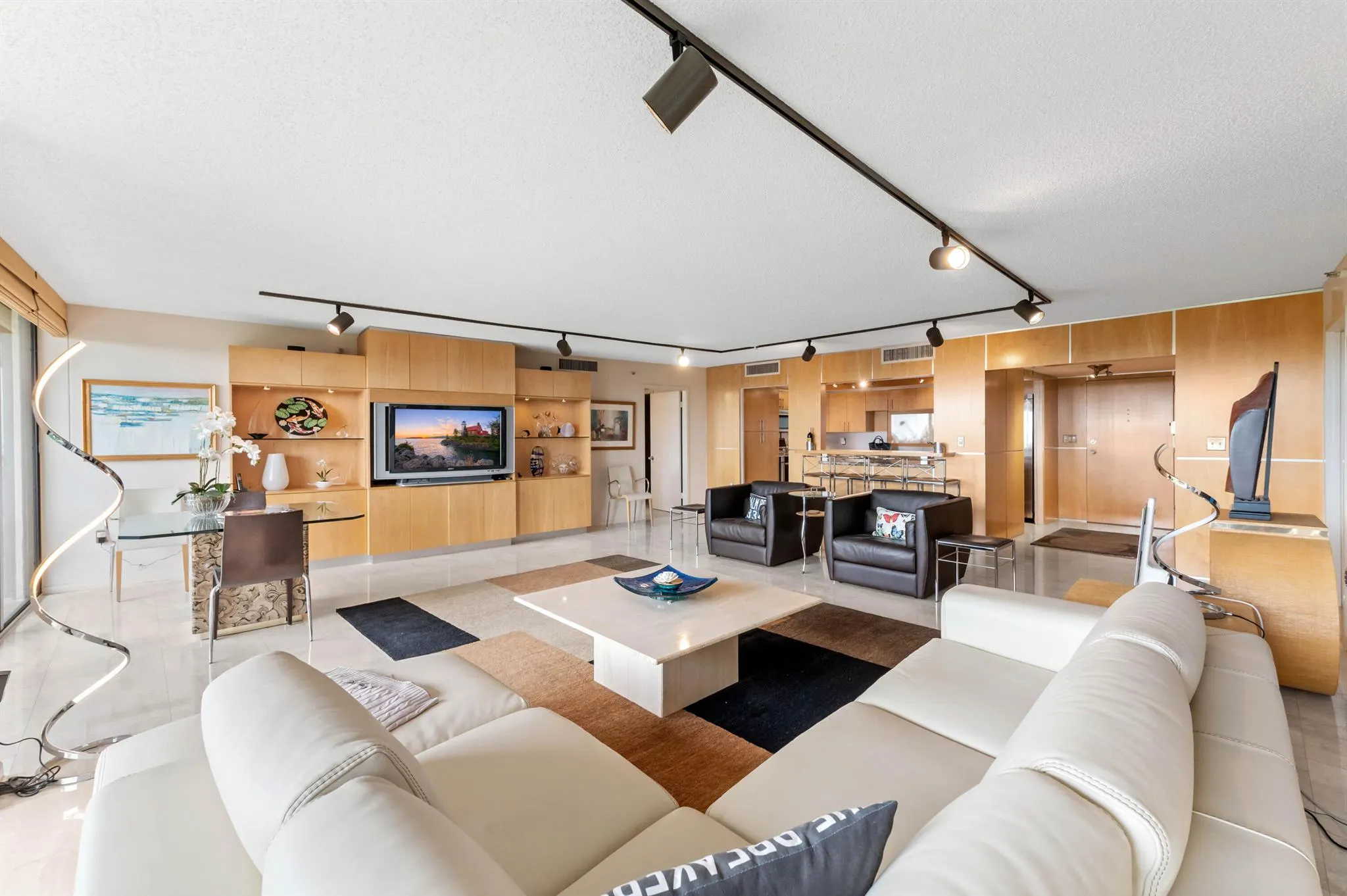 2480 Presidential Way, #603