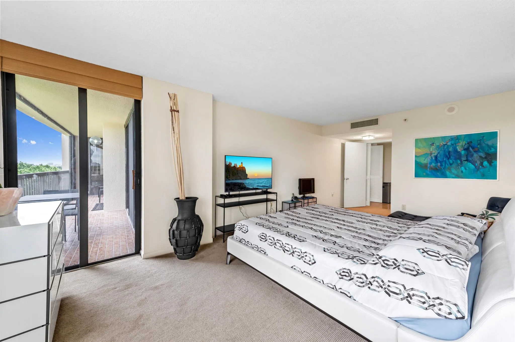 2480 Presidential Way, #603