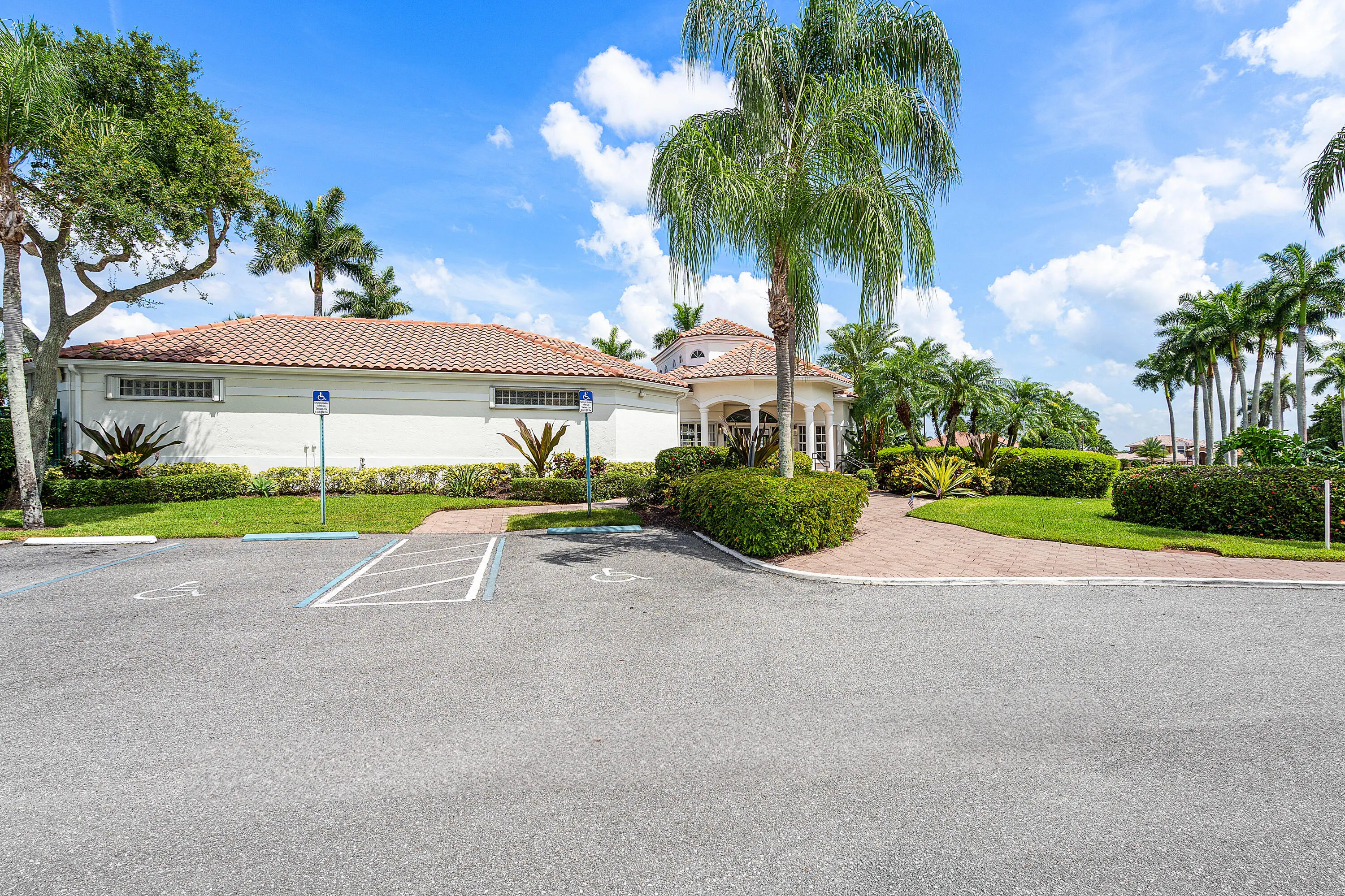 10824 Tea Olive Lane