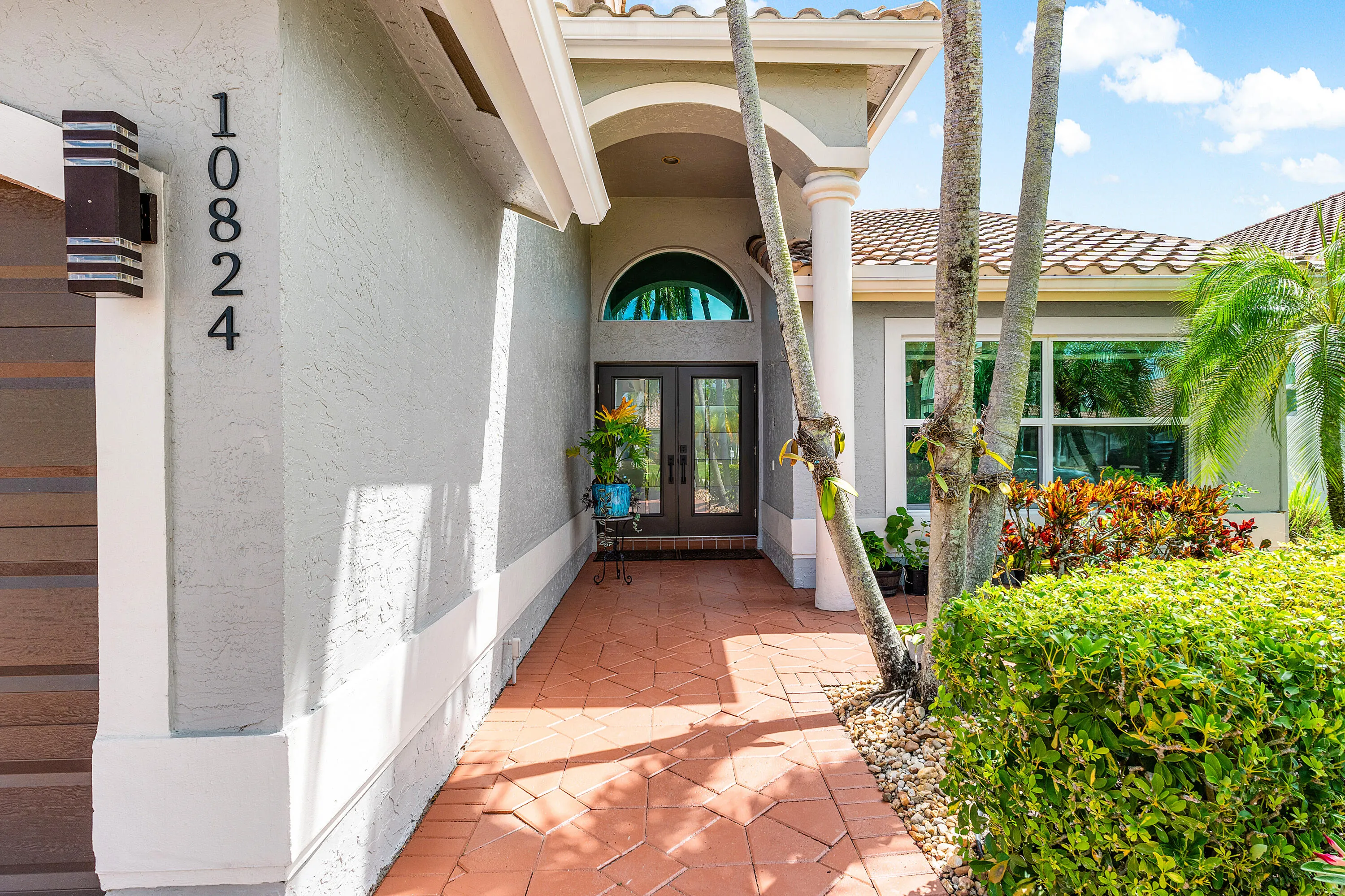 10824 Tea Olive Lane