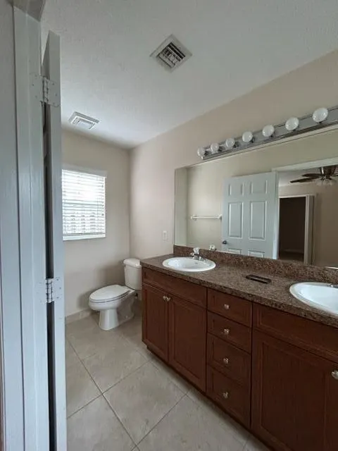 5795 SE Mitzi Lane