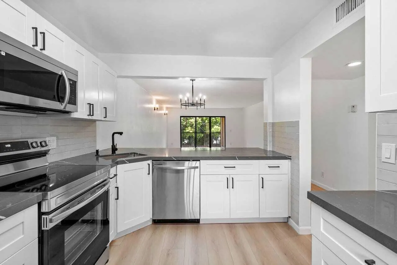 341 Lakeview Drive, #203