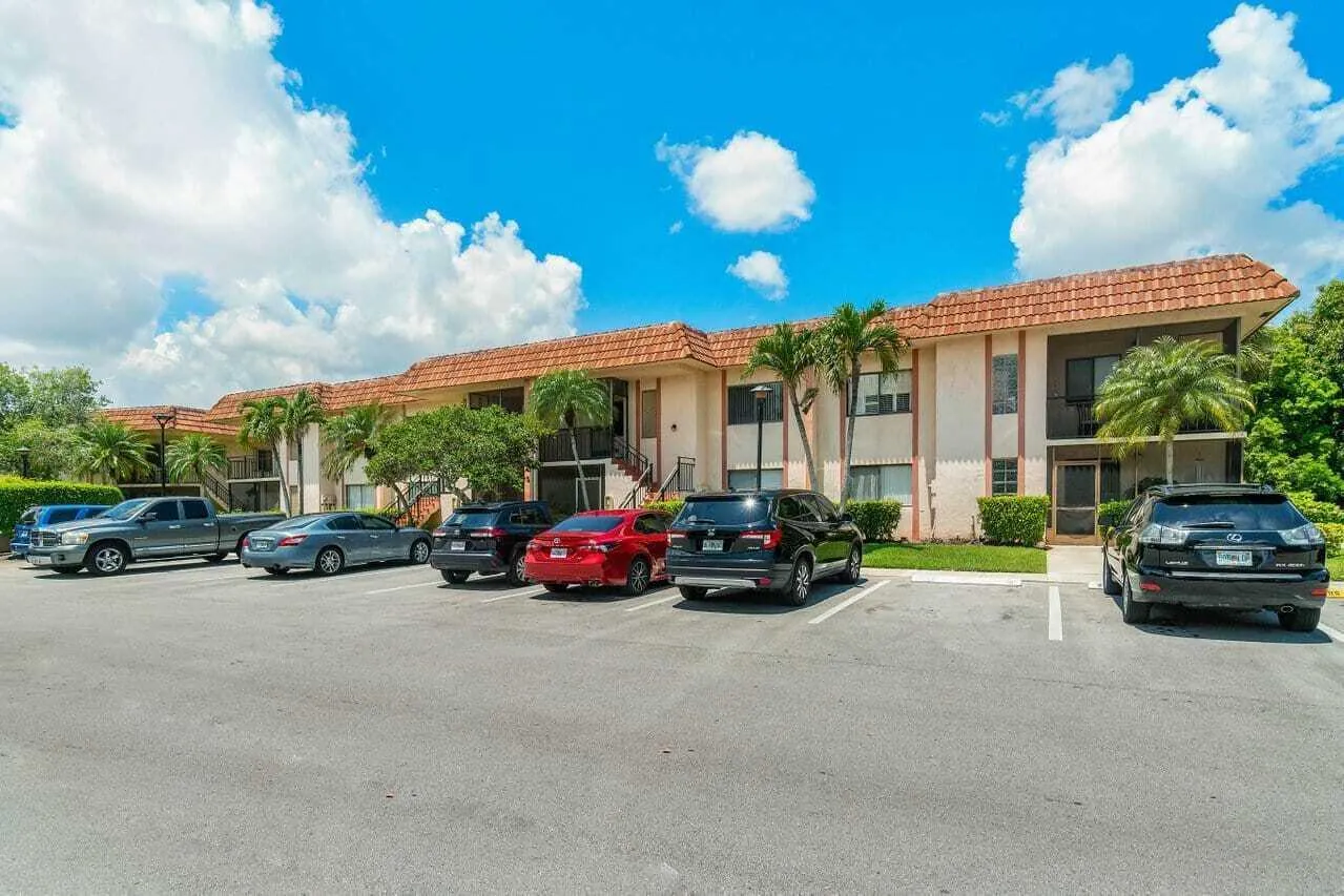 341 Lakeview Drive, #203