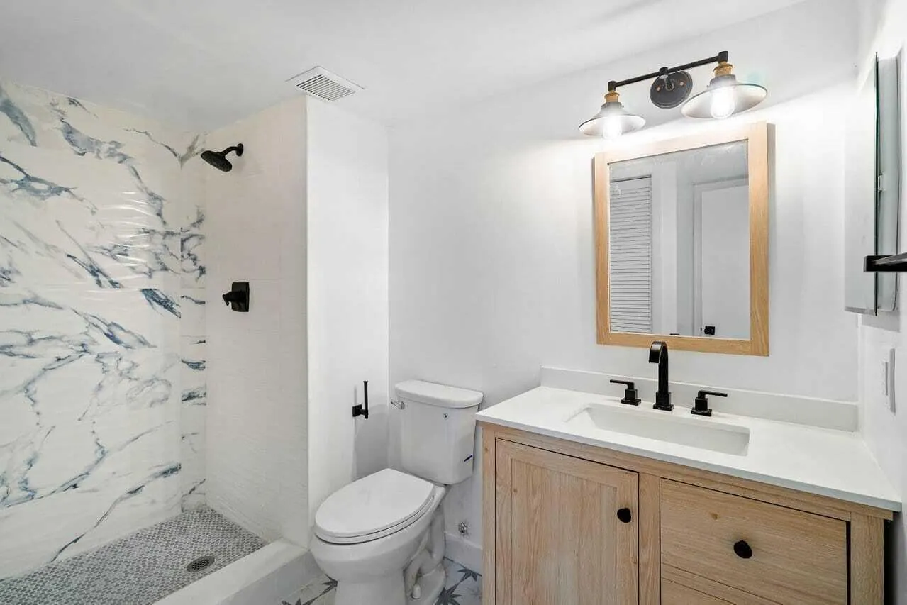 341 Lakeview Drive, #203