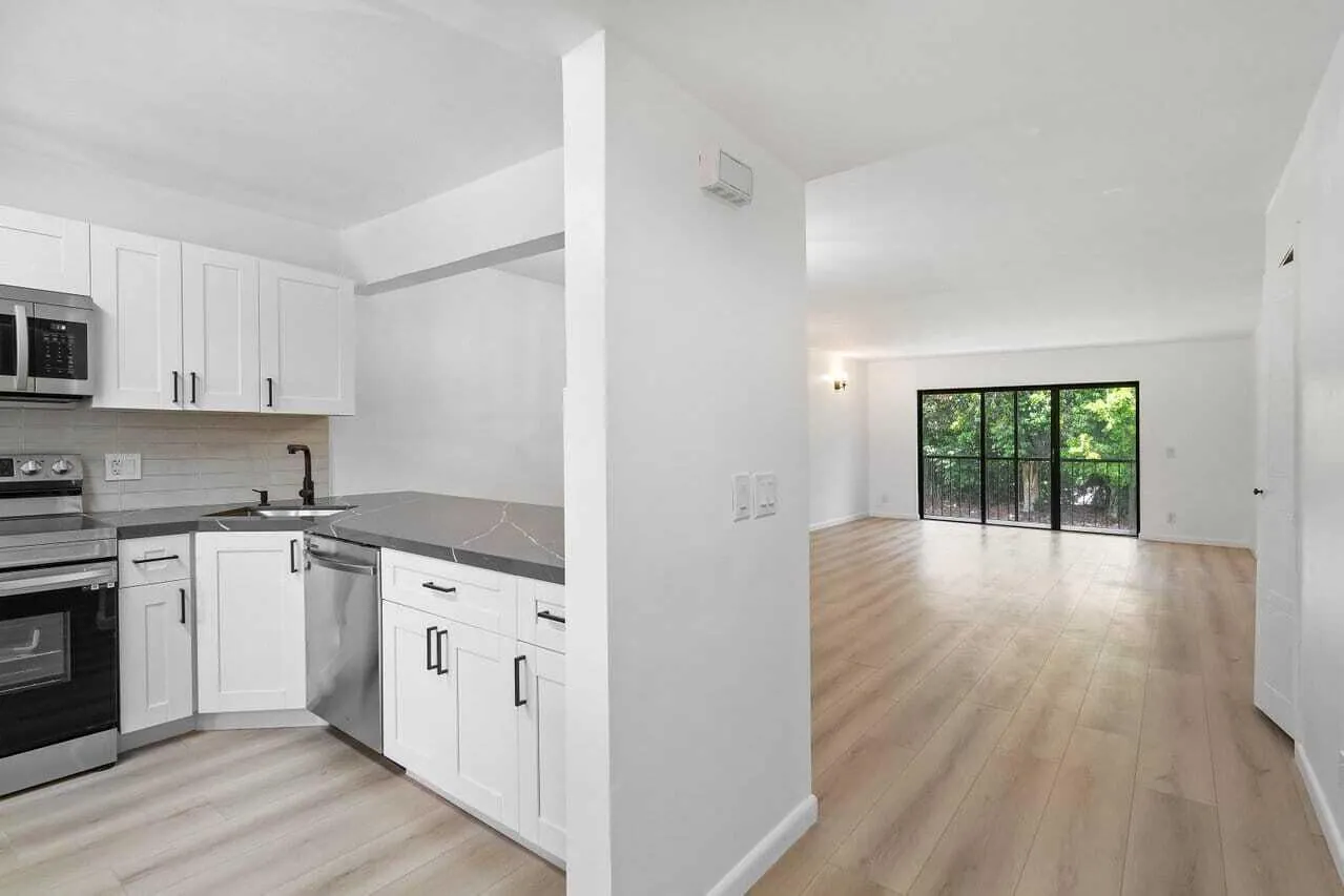 341 Lakeview Drive, #203