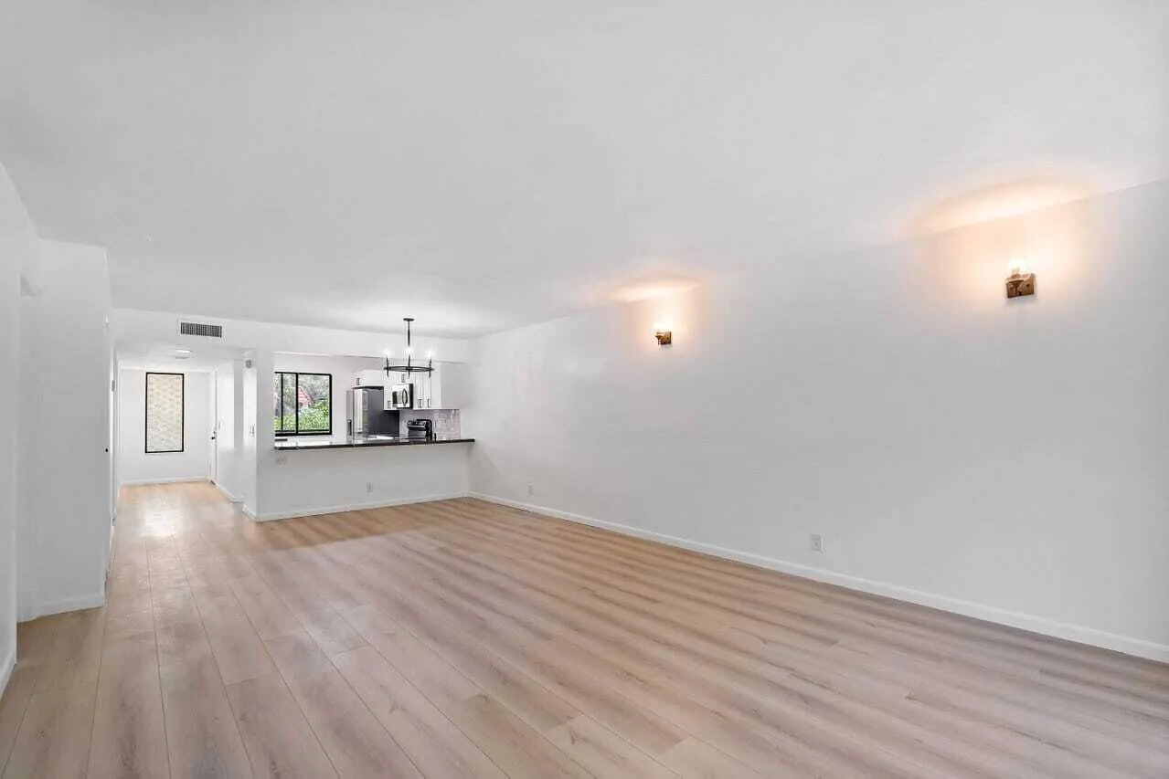 341 Lakeview Drive, #203