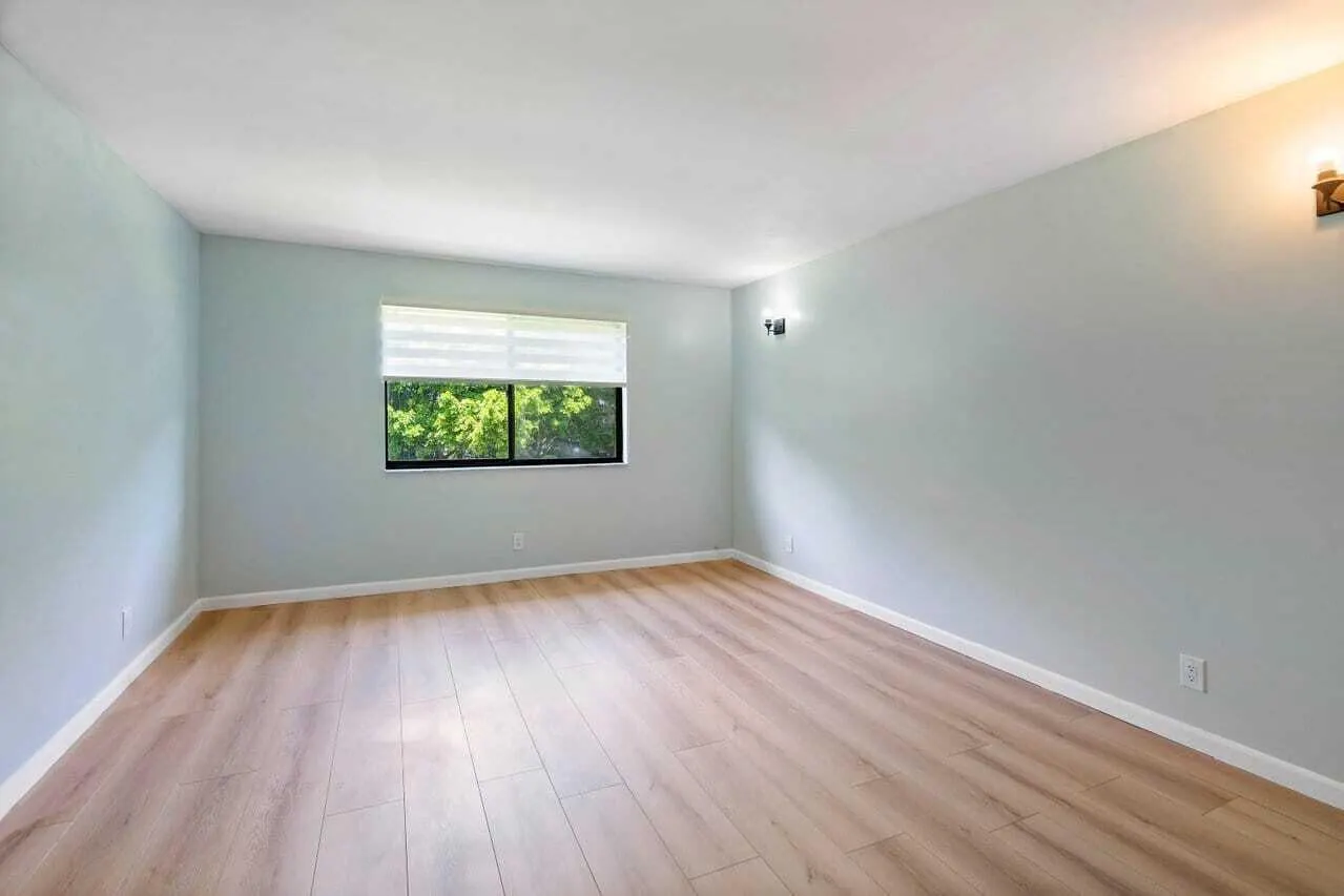 341 Lakeview Drive, #203