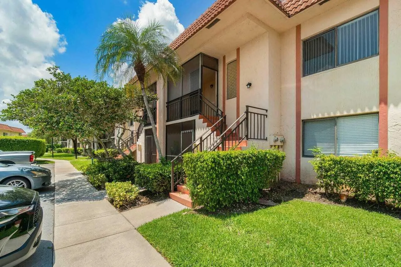 341 Lakeview Drive, #203