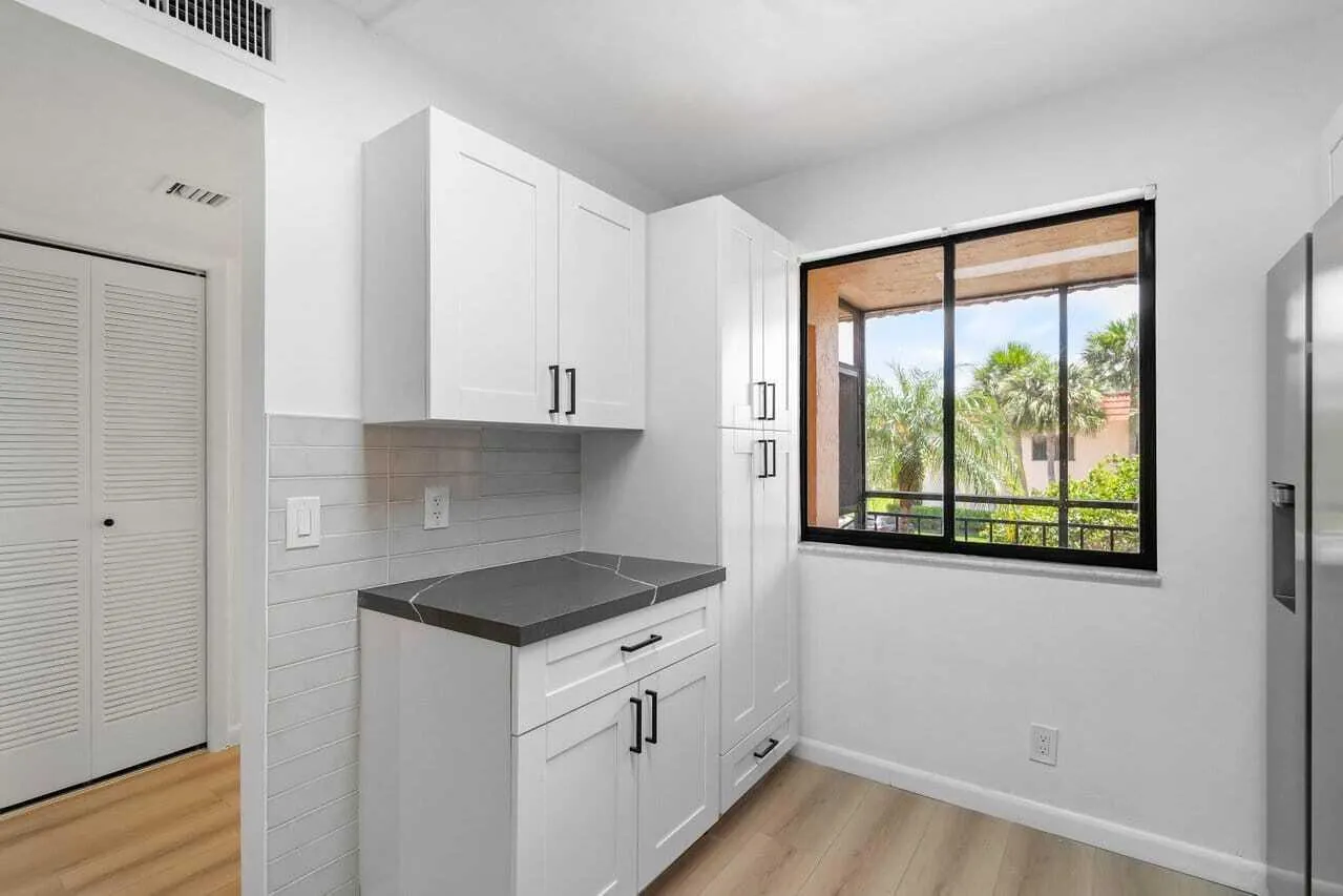 341 Lakeview Drive, #203