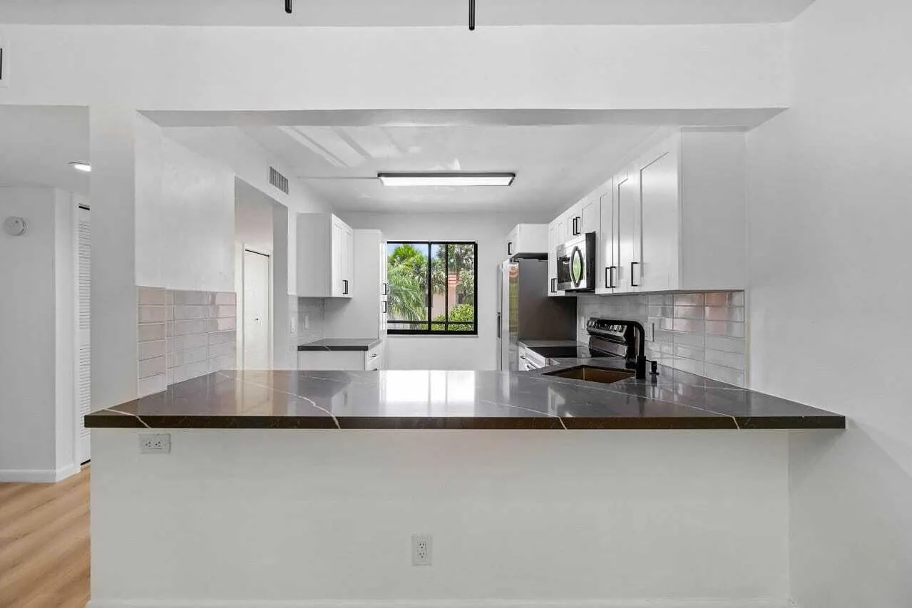 341 Lakeview Drive, #203