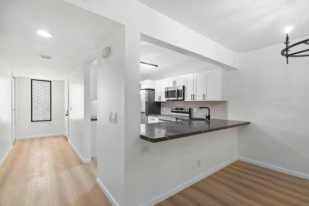 341 Lakeview Drive, #203