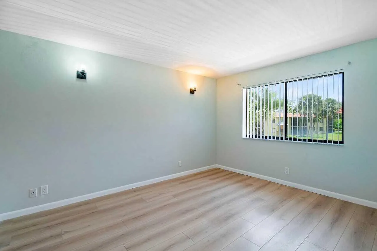 341 Lakeview Drive, #203