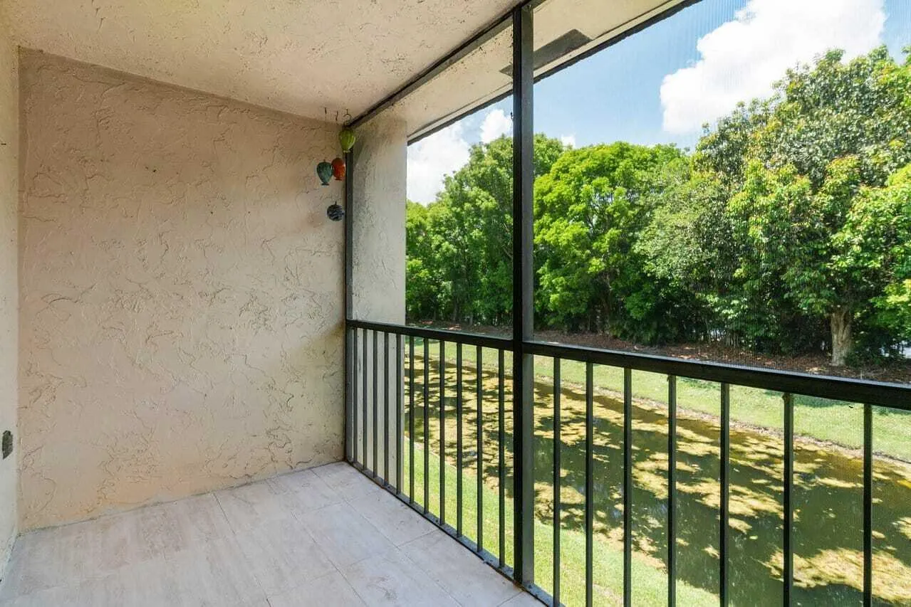 341 Lakeview Drive, #203