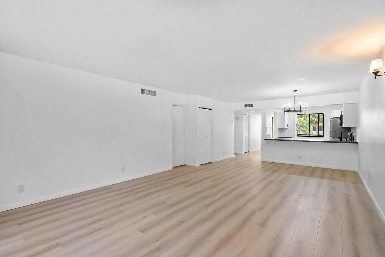 341 Lakeview Drive, #203