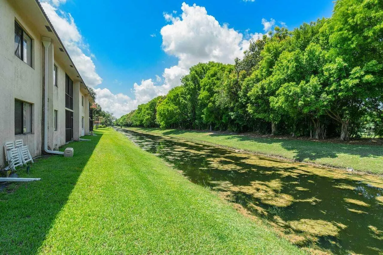 341 Lakeview Drive, #203