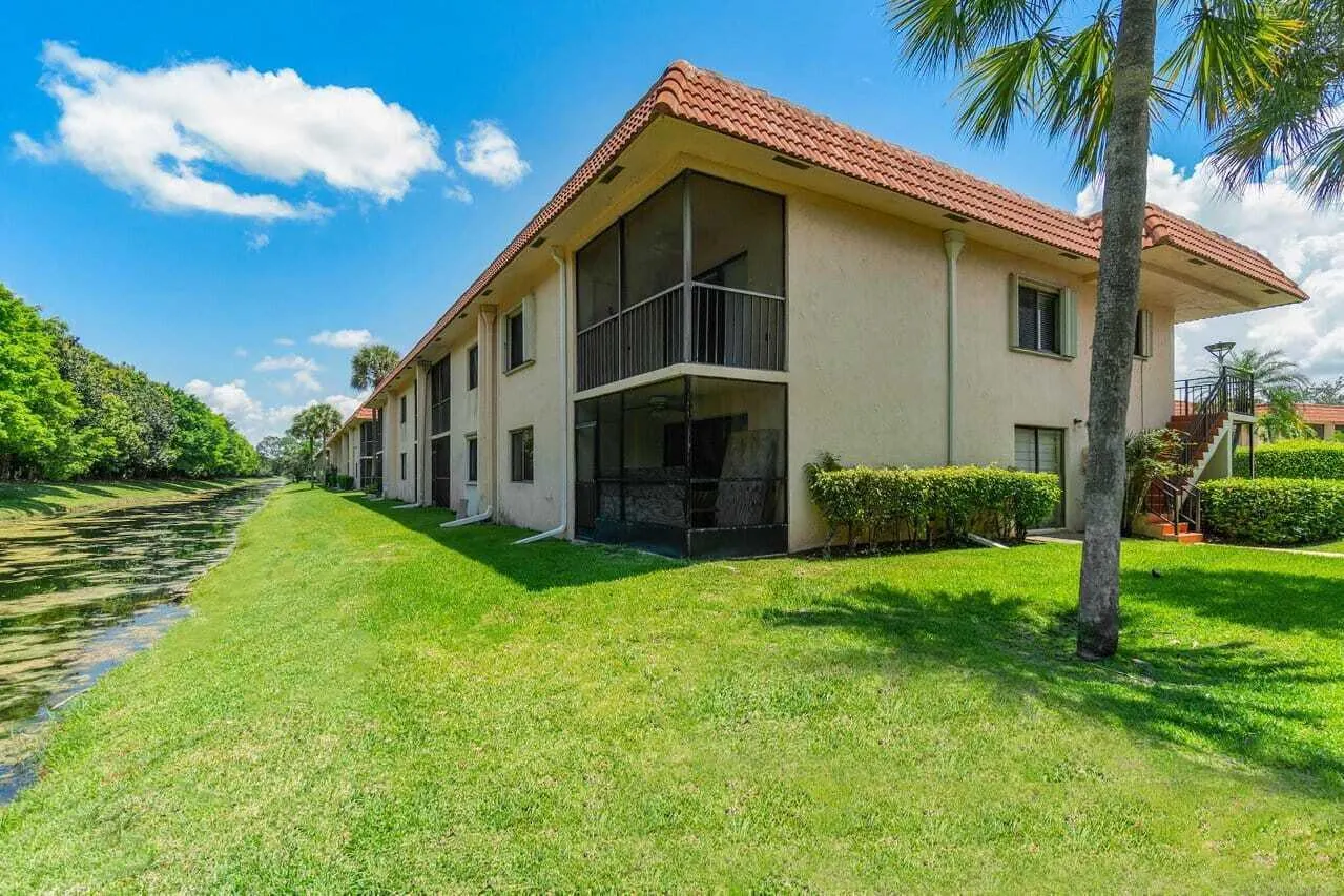 341 Lakeview Drive, #203