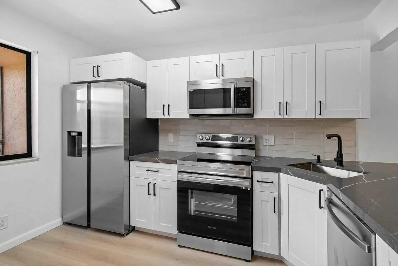 341 Lakeview Drive, #203
