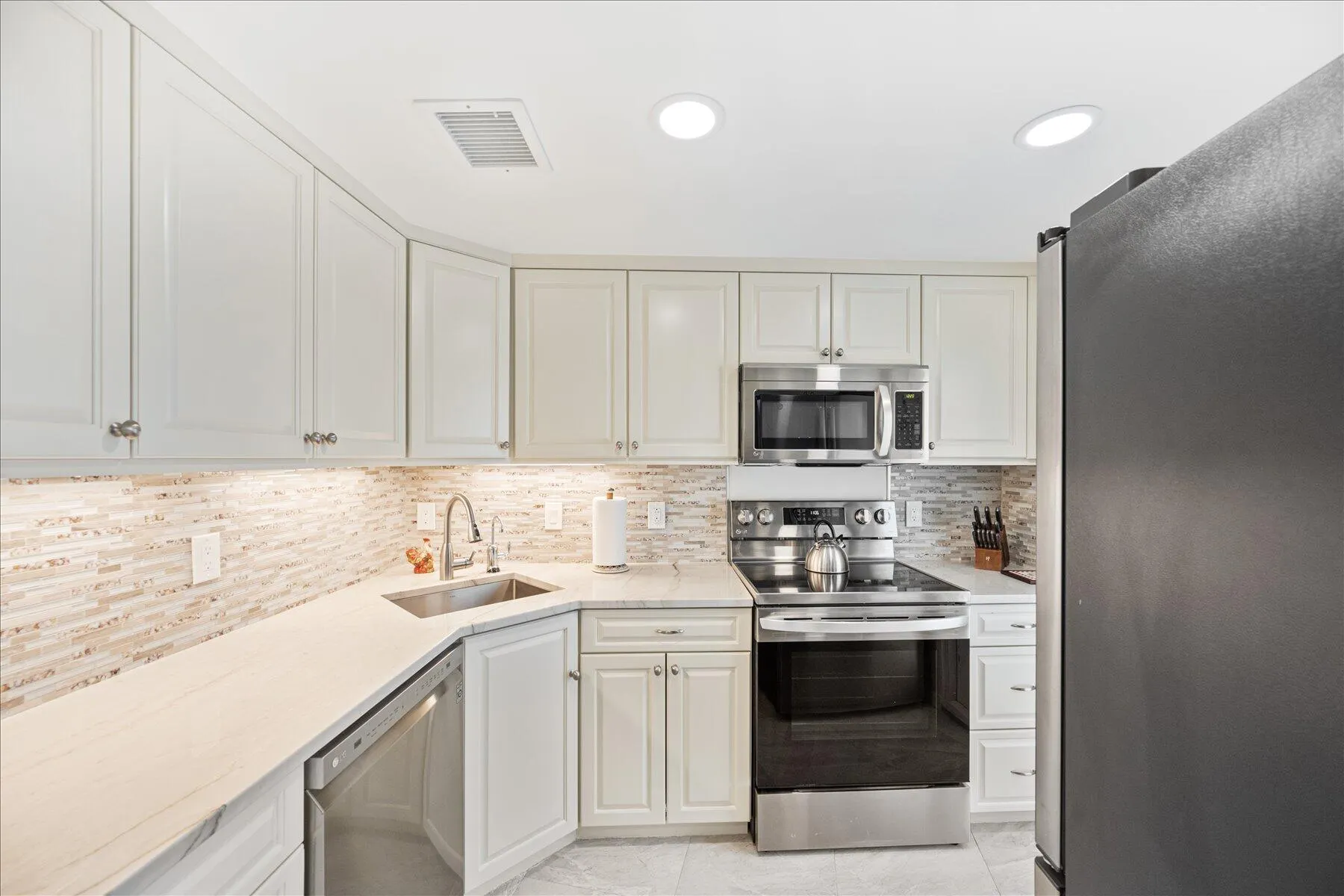 1213 S Ocean Boulevard, #2e
