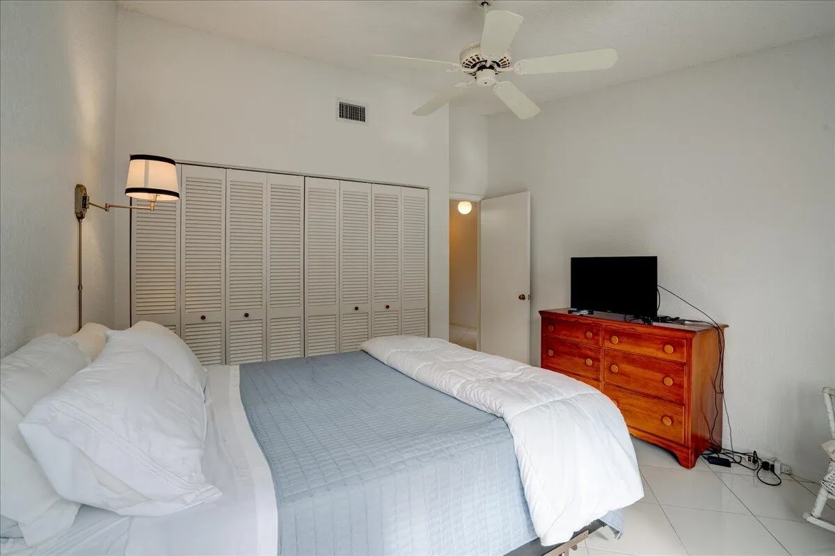 5121 Oak Hill Lane, #423