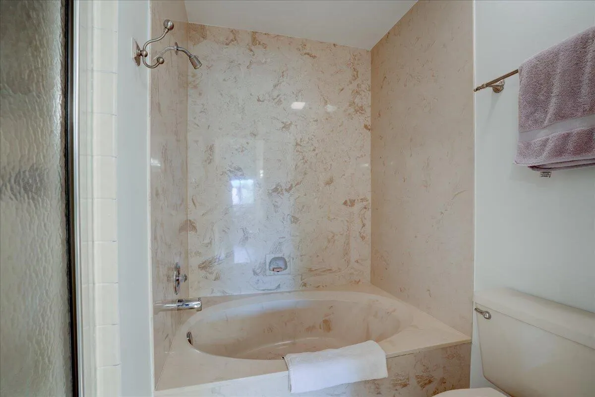 5121 Oak Hill Lane, #423