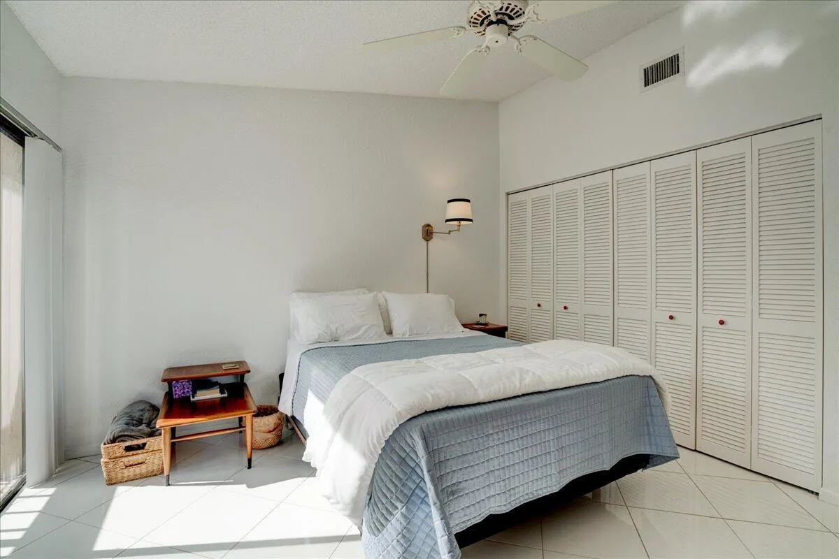 5121 Oak Hill Lane, #423