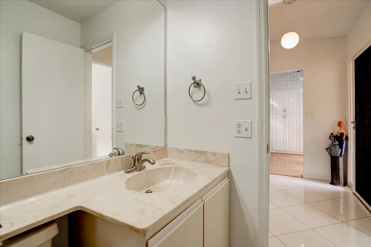 5121 Oak Hill Lane, #423