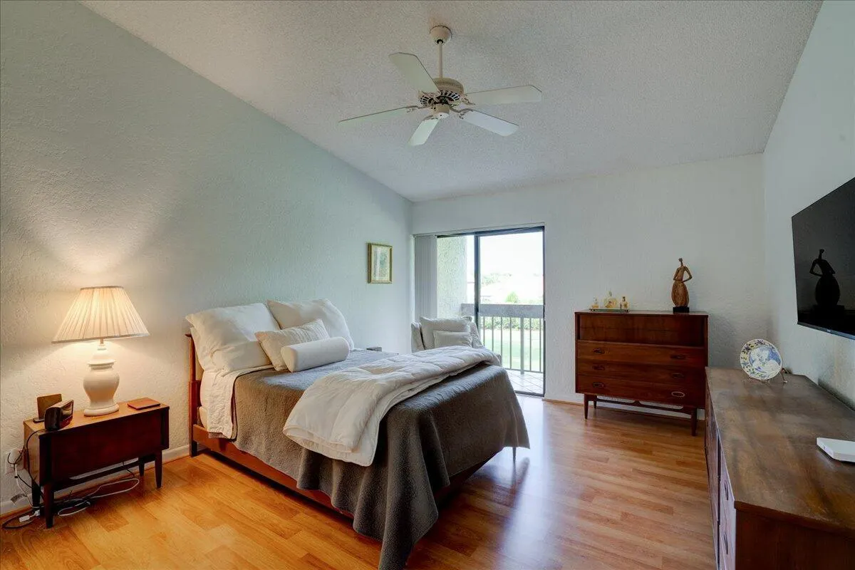 5121 Oak Hill Lane, #423