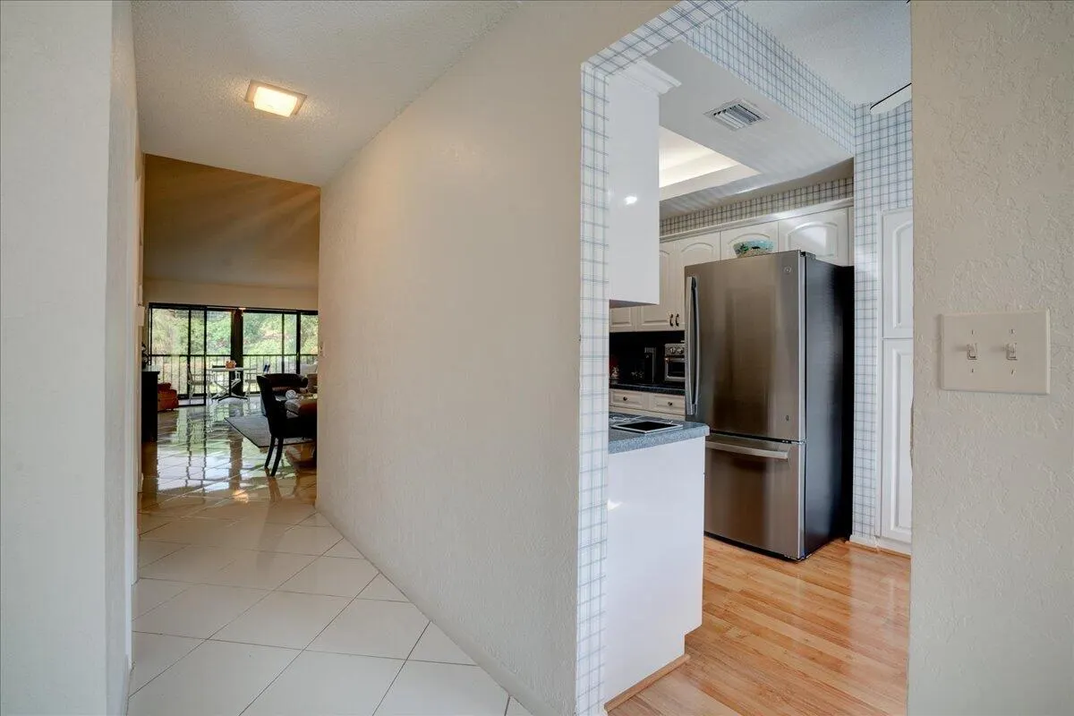 5121 Oak Hill Lane, #423