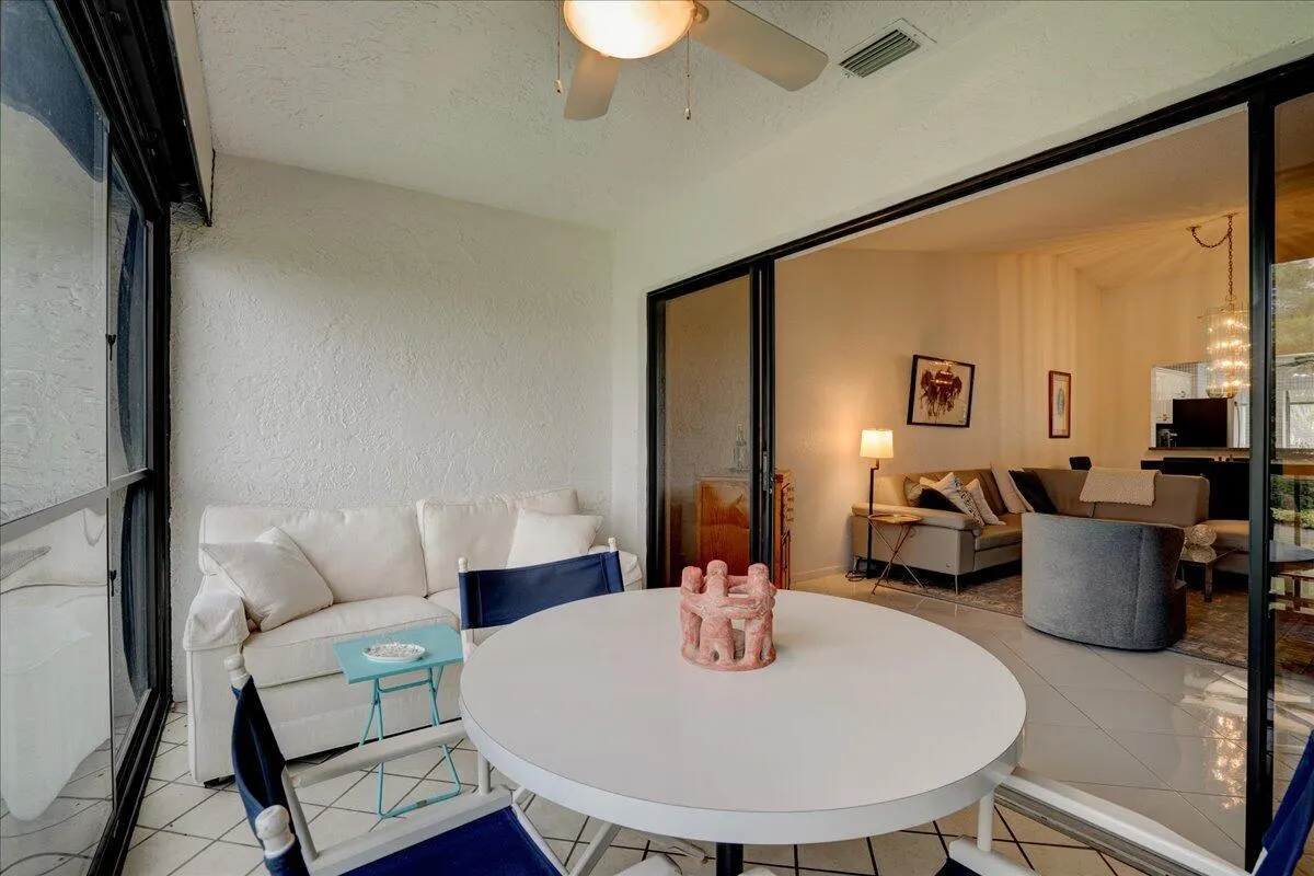 5121 Oak Hill Lane, #423
